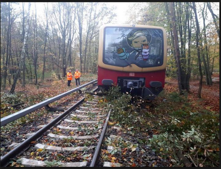 derail234.thumb.jpg.1e7f496674e5c2899a970328cbeb99d6.jpg