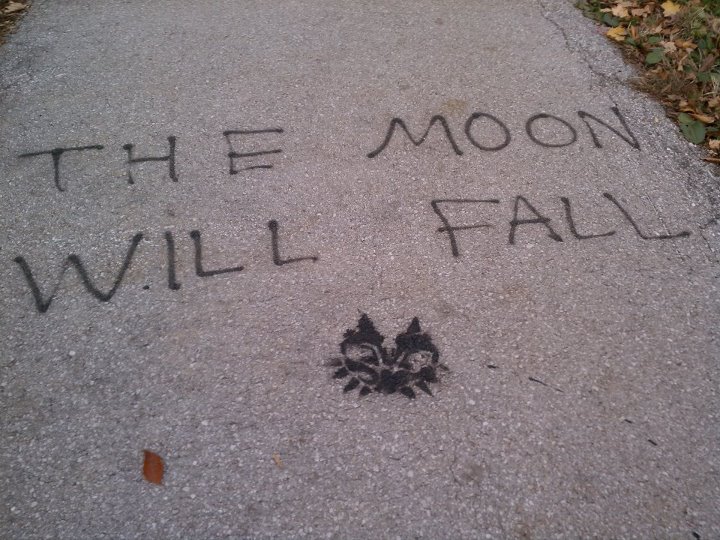 5cf37f62a64ad_Themoonwillfall.jpg.b9364b5b7b2f9c52ef950aee02beee2d.jpg