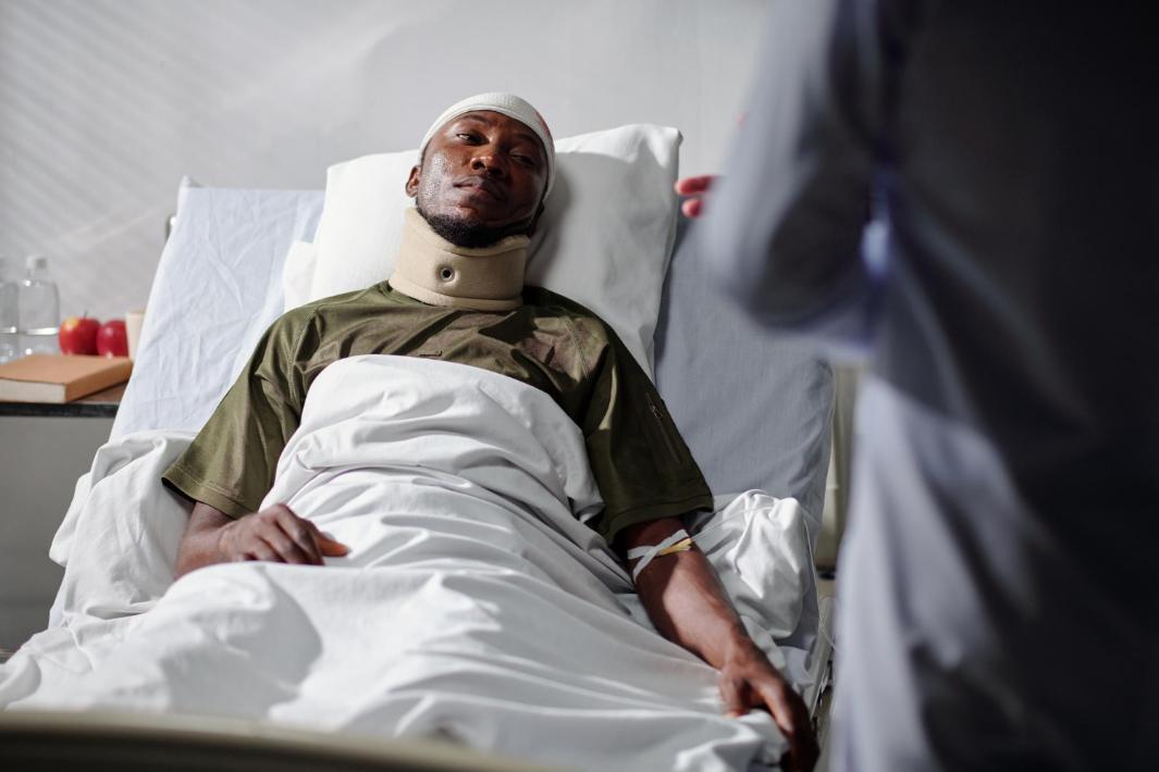 african-american-soldier-with-injury-lying-bed-hospital-listening-doctor-2534965512.jpg.3fc57a36ee13f5ca102003513b3a6f7e.jpg